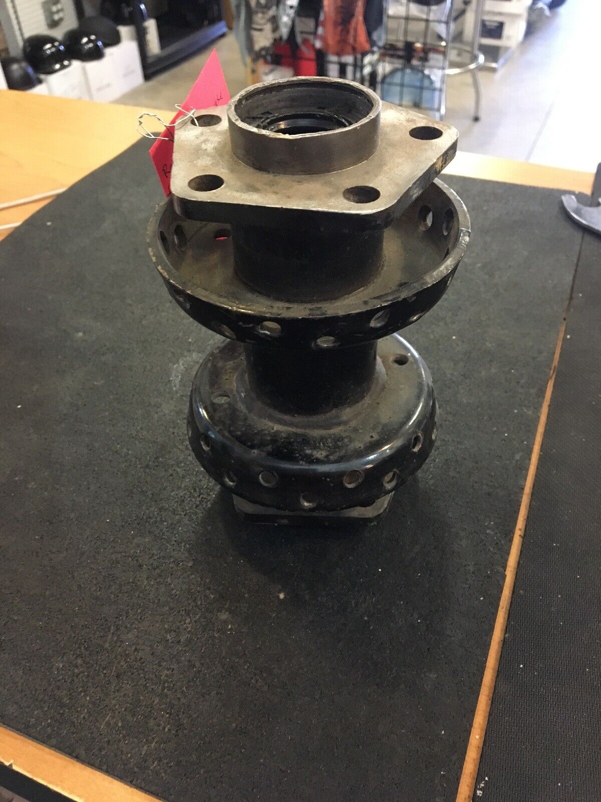 Harley Davidson OEM 40-spoke Rear Hub #40976-86
