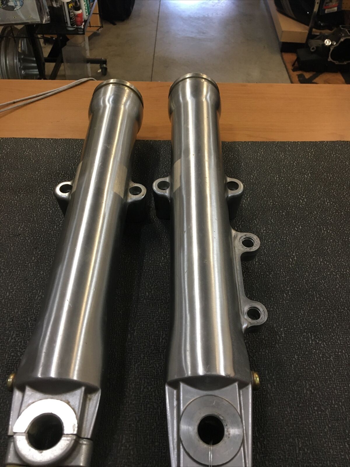 Harley Davidson OEM fork lowers #46006-00/46004-00