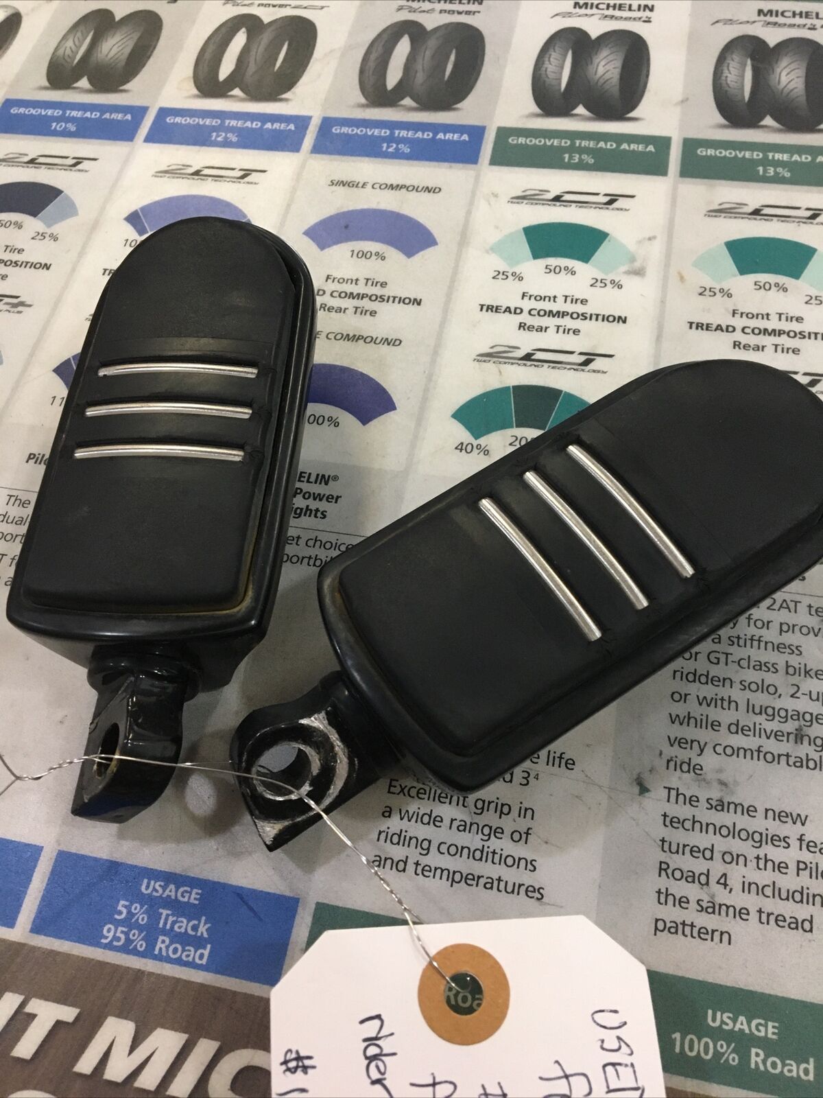 Harley Davidson Oem Streamliner Footpegs Gloss Black #50501800