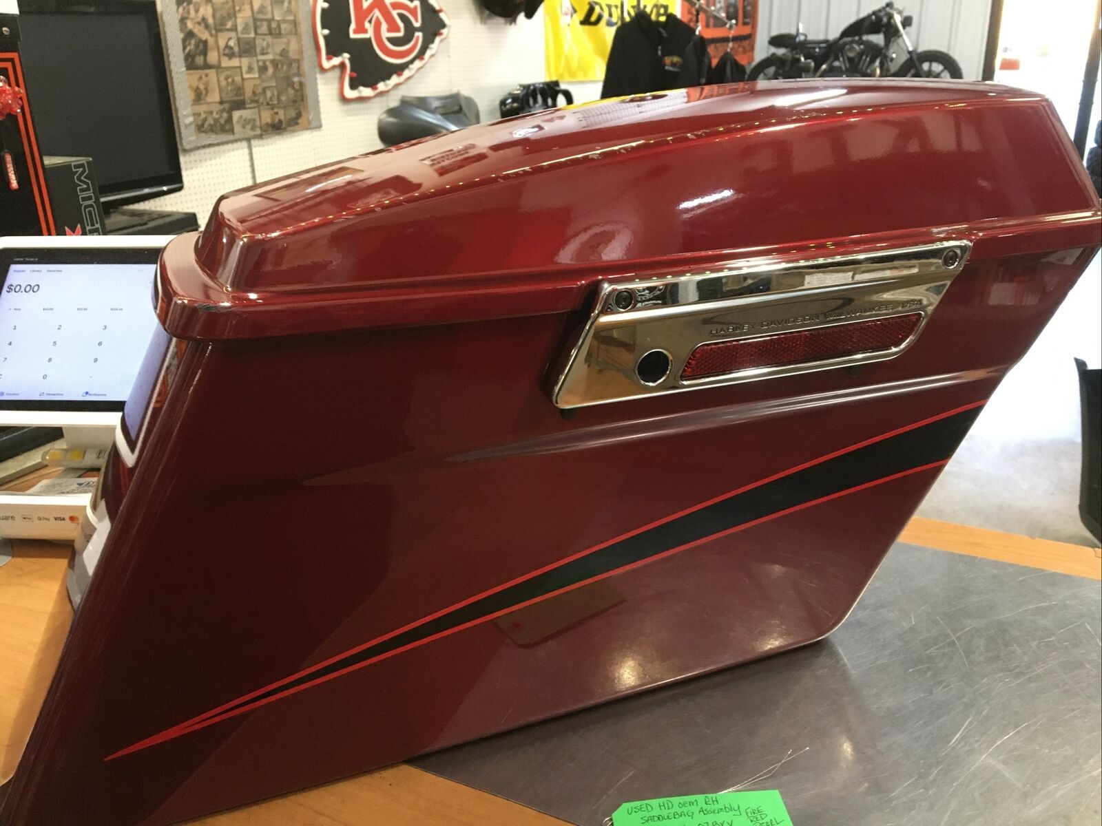 Harley Davidson oem RH Saddlebag Assembly #90046-07BXY