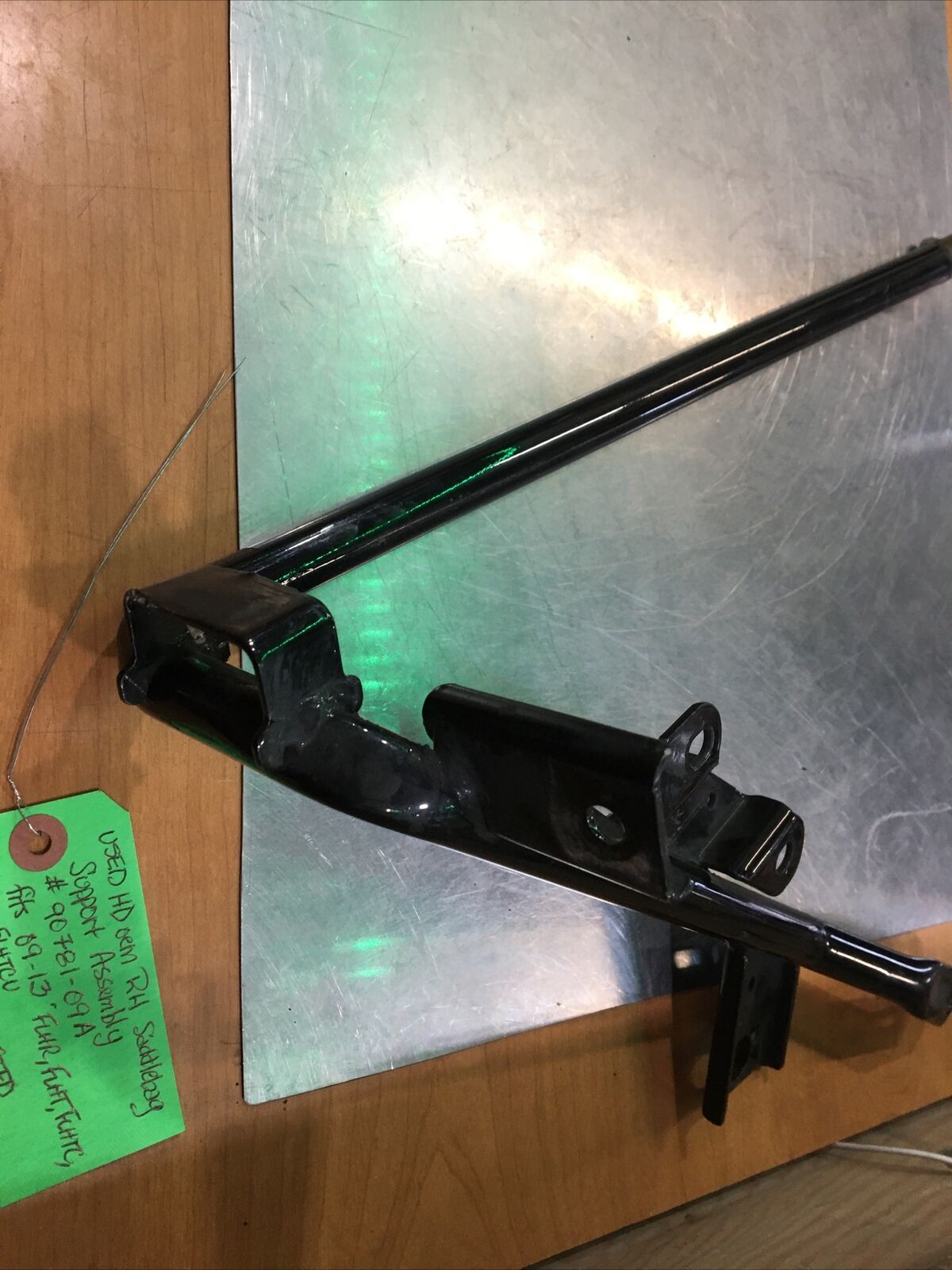 Harley Davidson oem RH Saddlebag Support Assembly #90781-09A