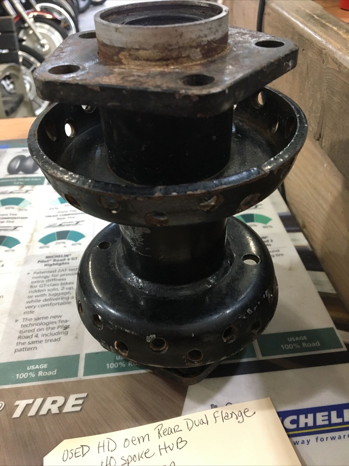 Harley Davidson oem Rear Dual Flange 40 Spoke Hub #43640-73A