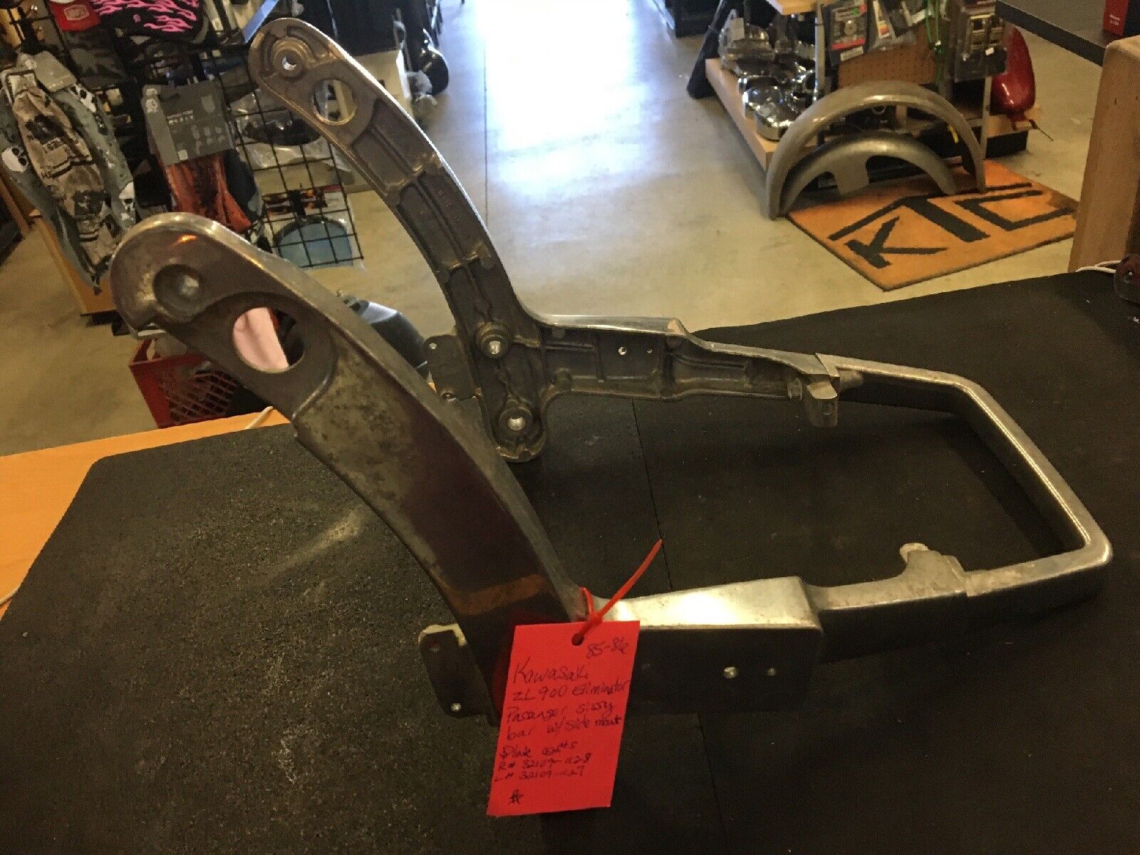 Kawasaki Passenger Sissy Bar Assembly#32109-1128/32109-1127