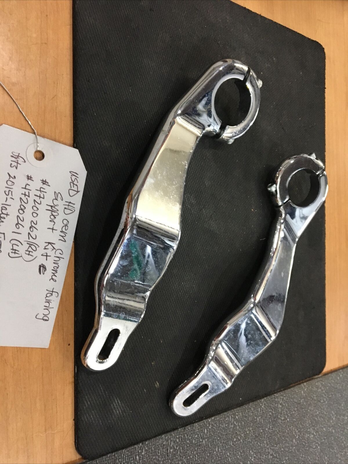 Harley Davidson OEM chrome fairing support kit #47200262/47200261