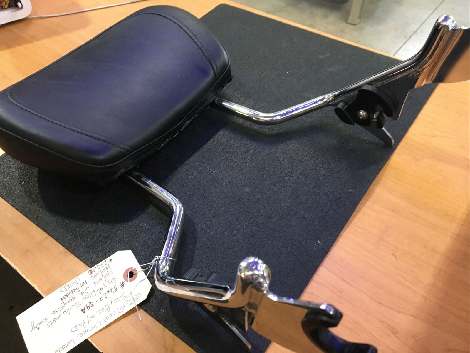 Harley Davidson oem Chrome Detachable Sissybar With Pad #52627-09A