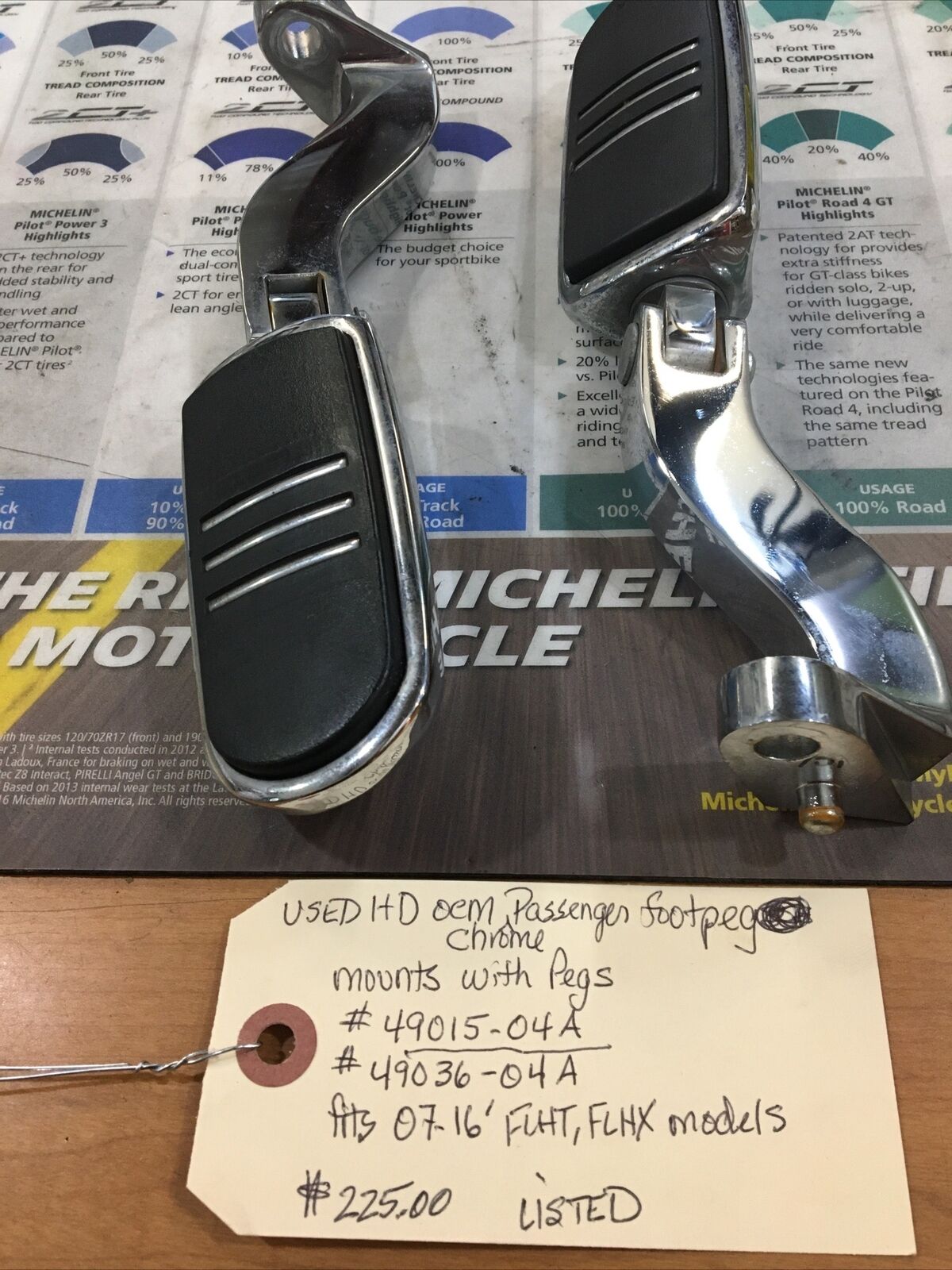 Harley Davidson oem Chrome Passenger Footpeg Mounts With Pegs #49015-04A