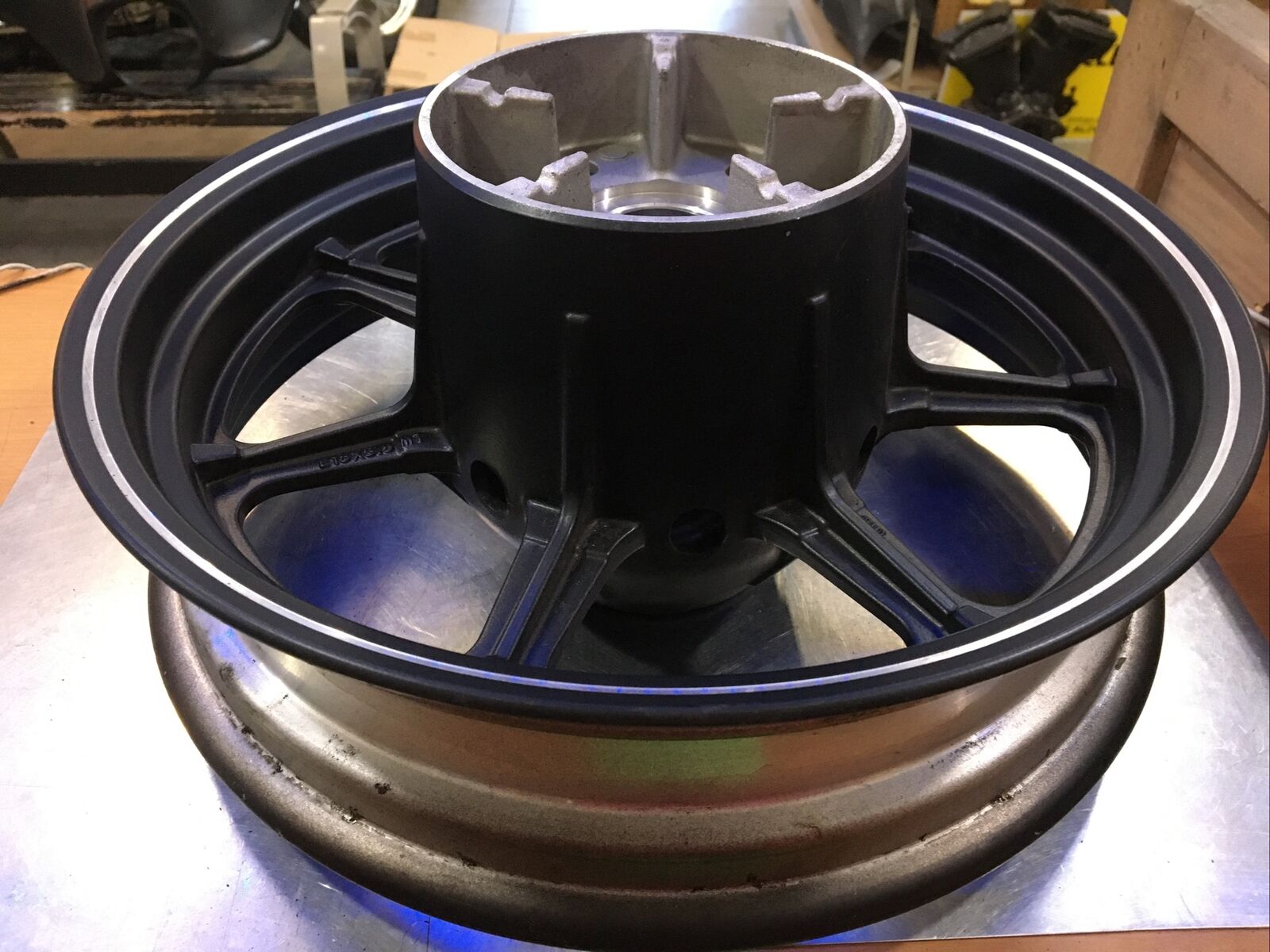 Harley Davidson oem Rear Wheel Black #40900381