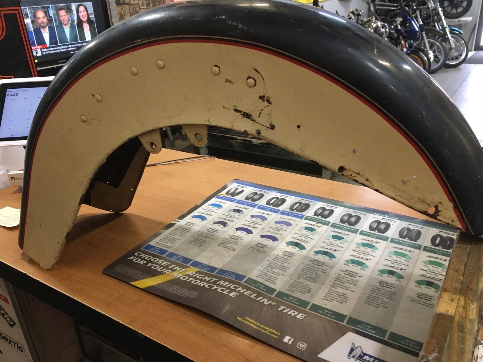 Harley Davidson oem Front Fender W/Trim Holes #59129-86A