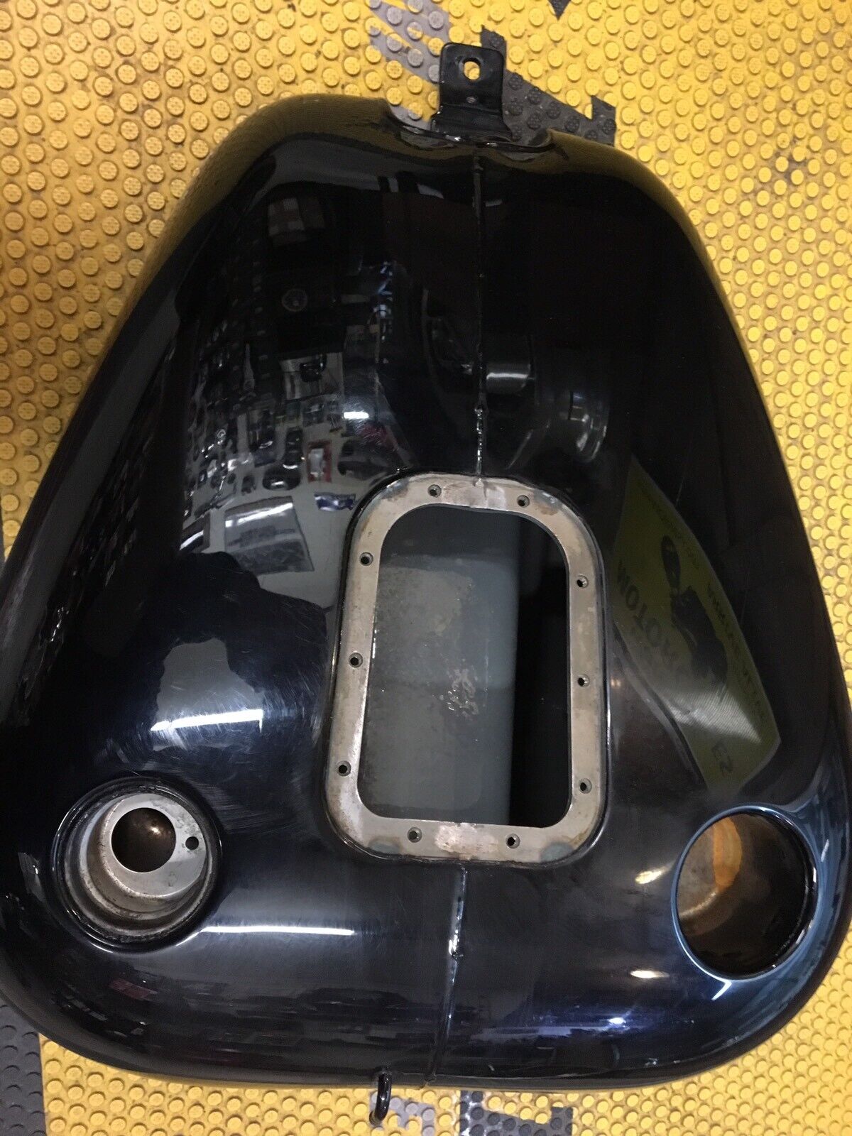 Harley Davidson Fuel Tank  01 FLSTCI