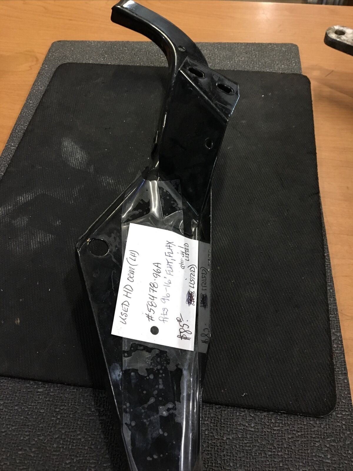 Harley Davidson OEM LH inner fairing support bracket #58478-96A