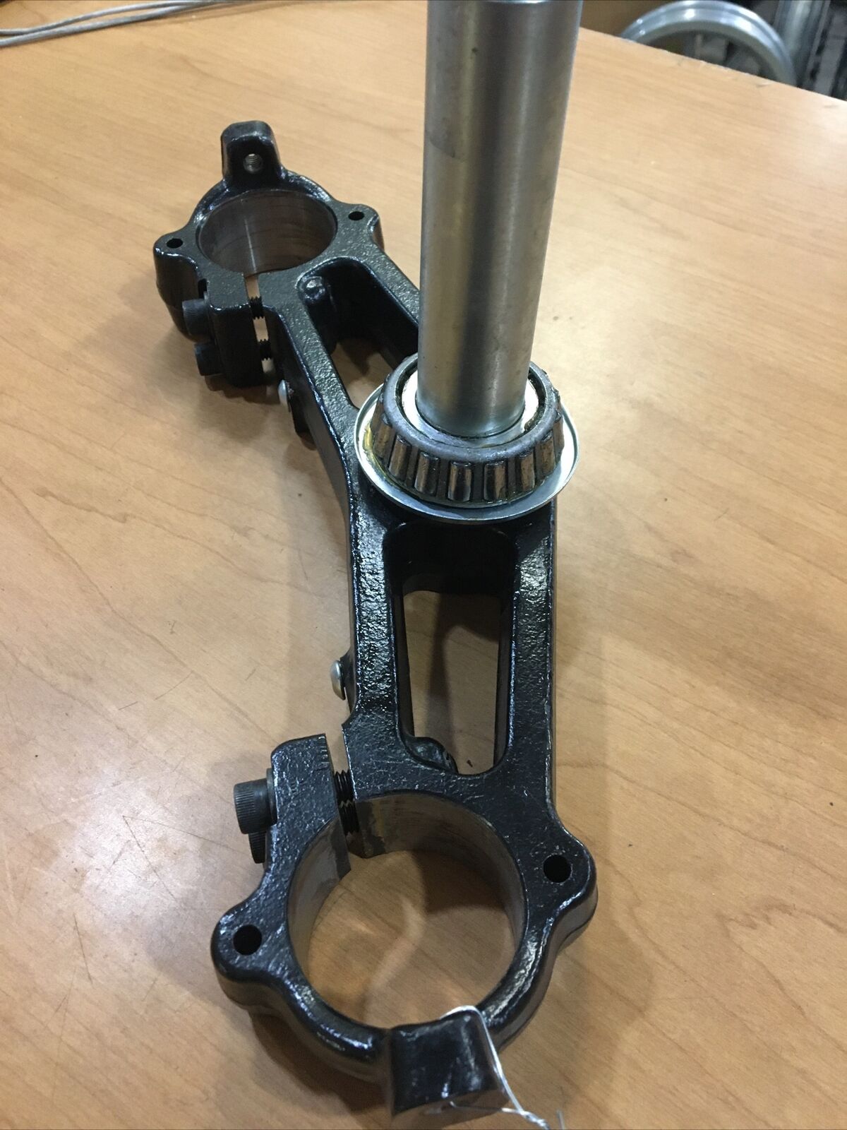 Harley Davidson OEM lower fork triple tree bracket #45900091