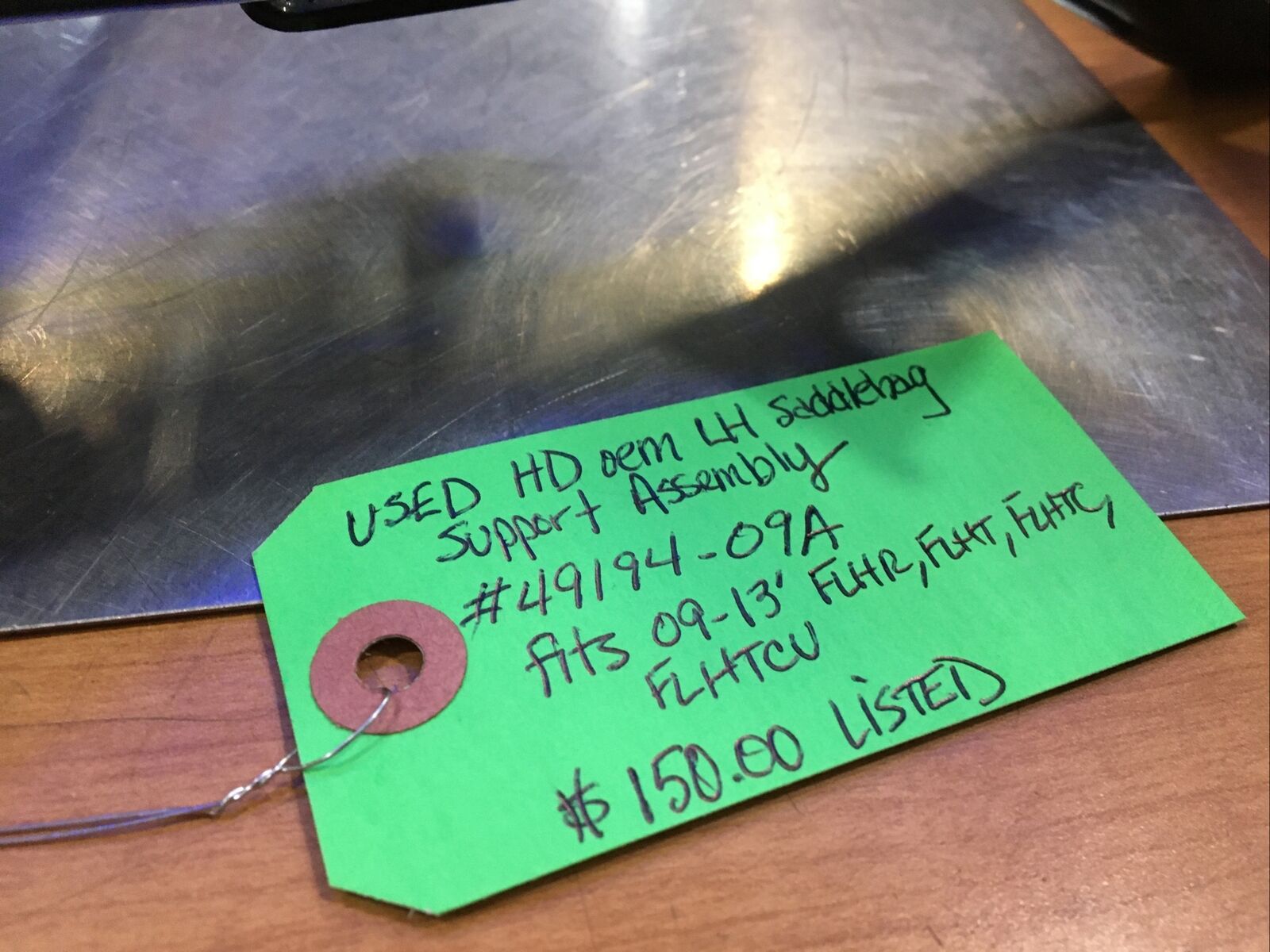 Harley Davidson oem LH Saddlebag Support Assembly #49194-09A