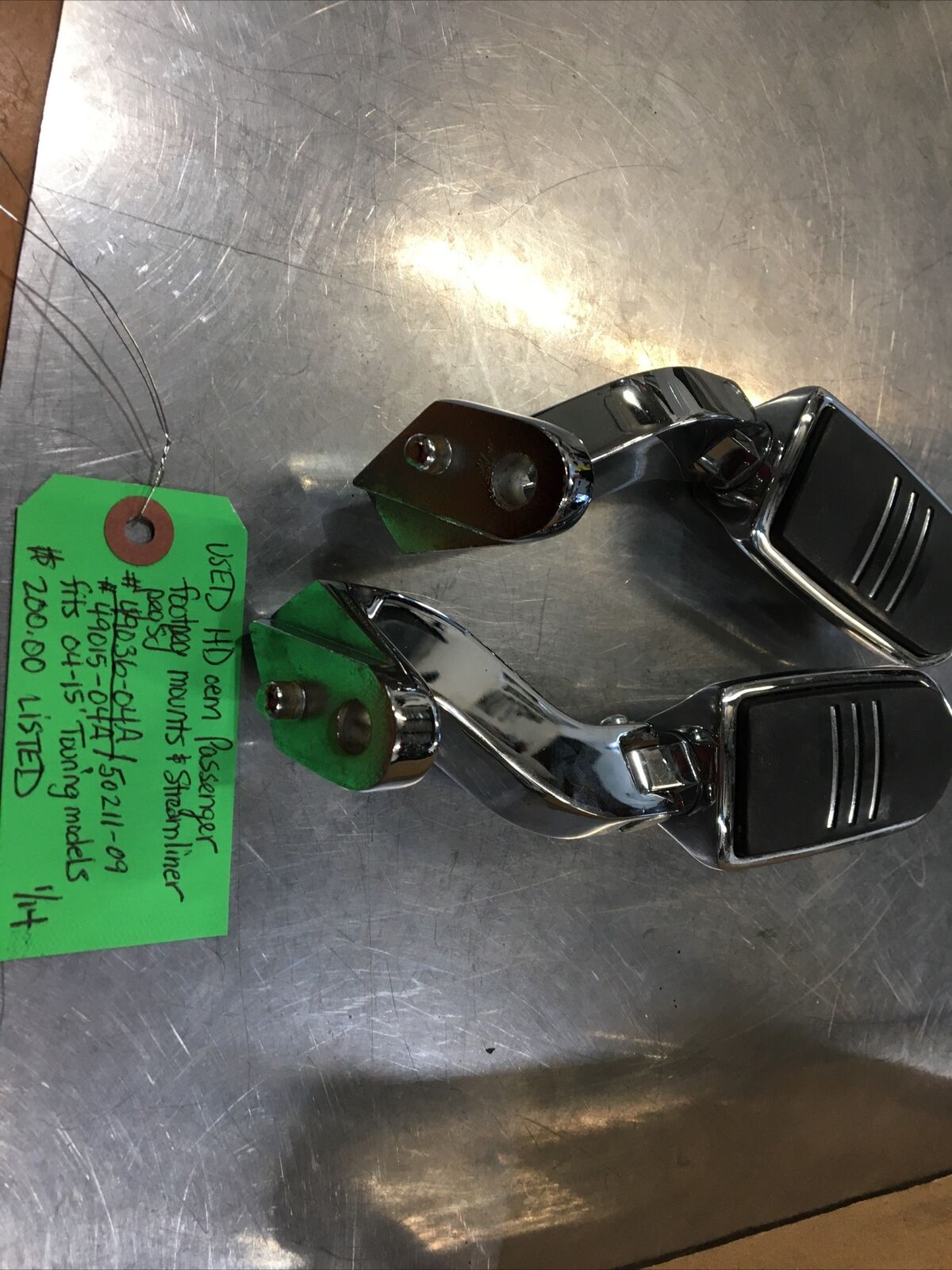 Harley Davidson oem Passenger Footpeg Mounts & Streamliner Pegs #49036-04A