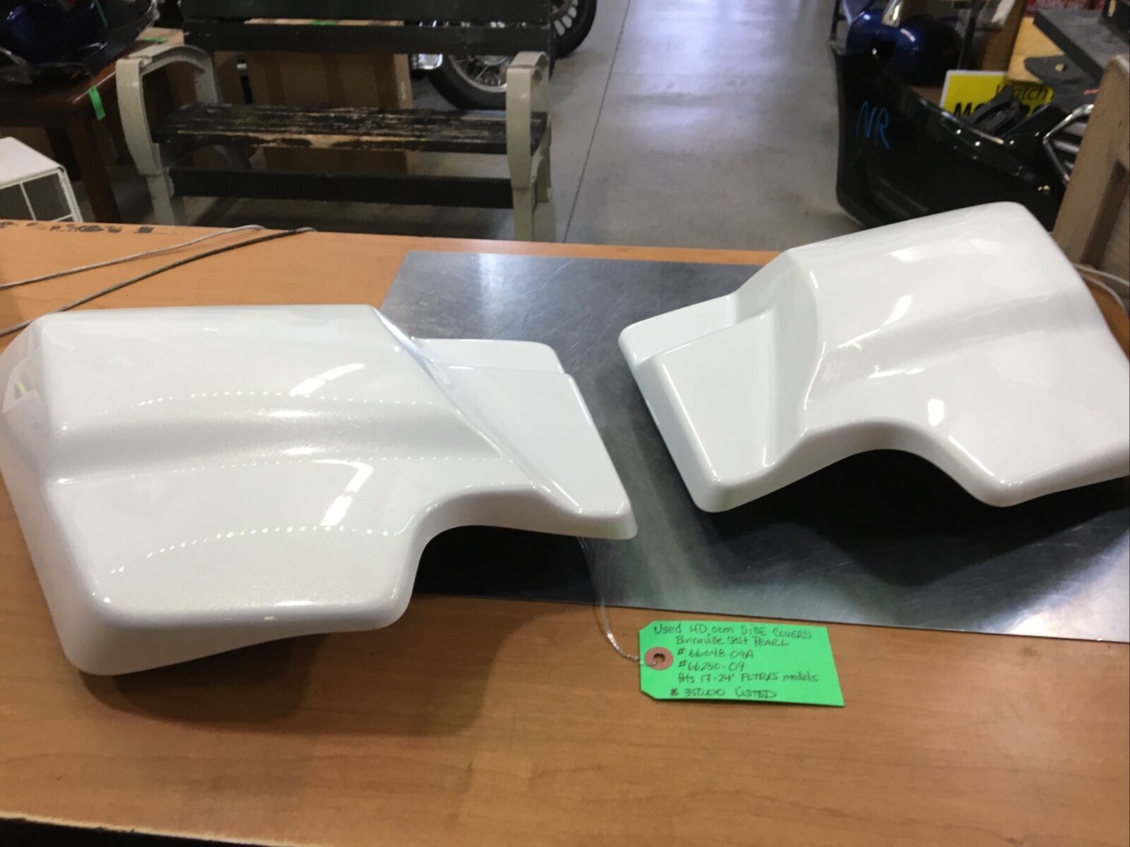 Harley Davidson oem Side Covers Bonneville Salt Pearl #66048-09A/66250-09