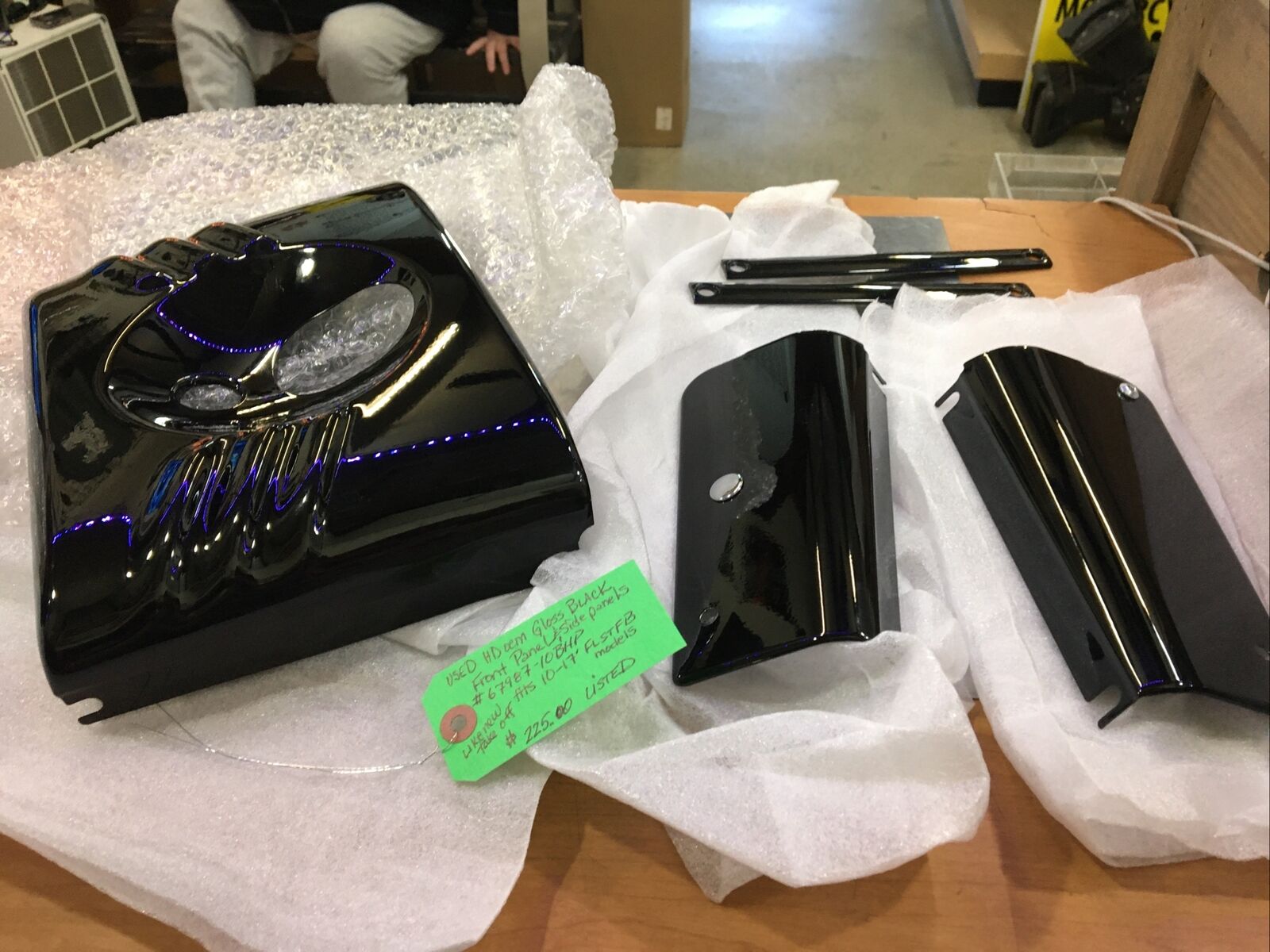 Harley Davidson oem Gloss Black Front Panel & Side Panels #67987-10BHP