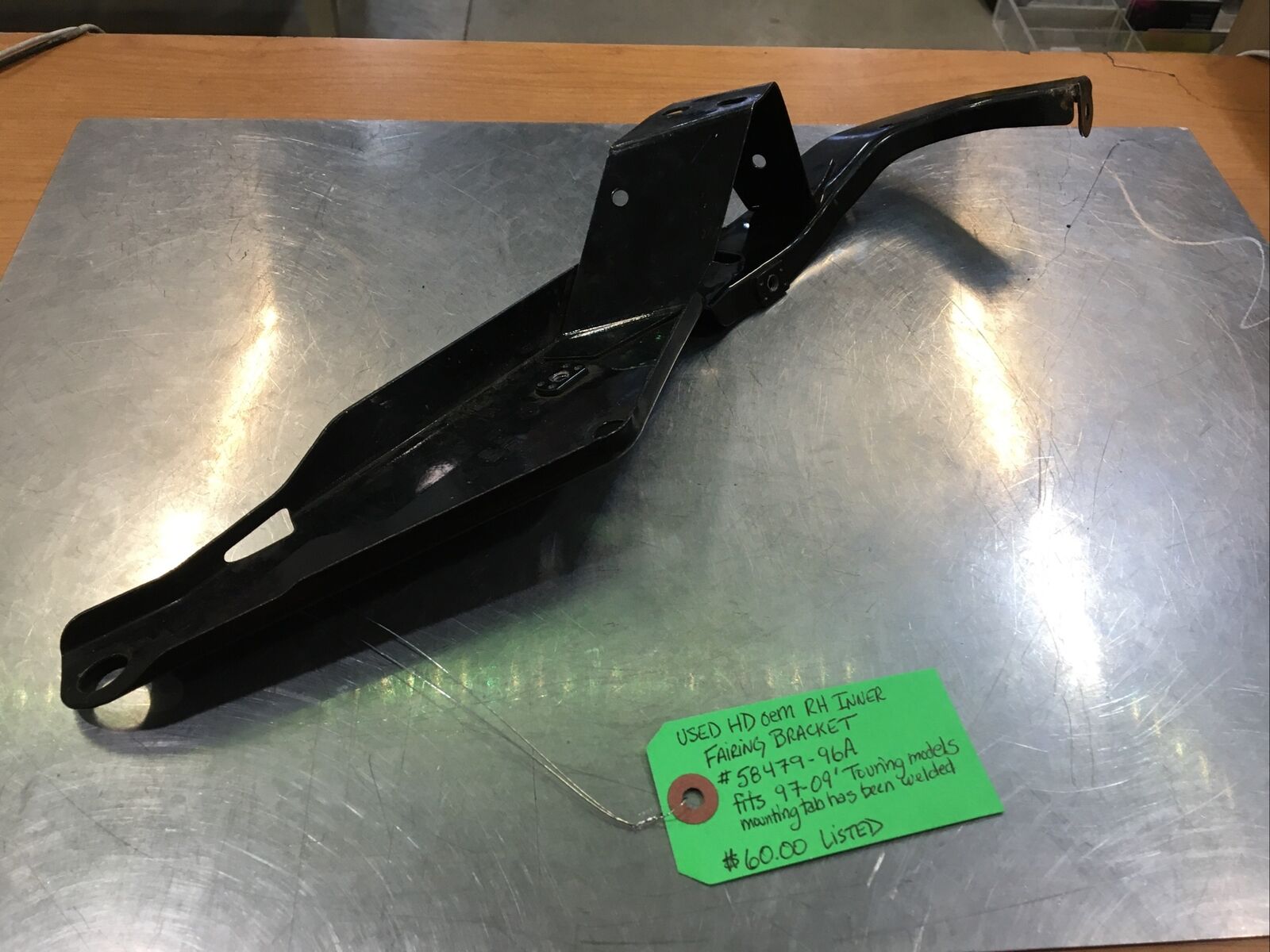 Harley Davidson oem RH Inner Fairing Bracket #58479-96A