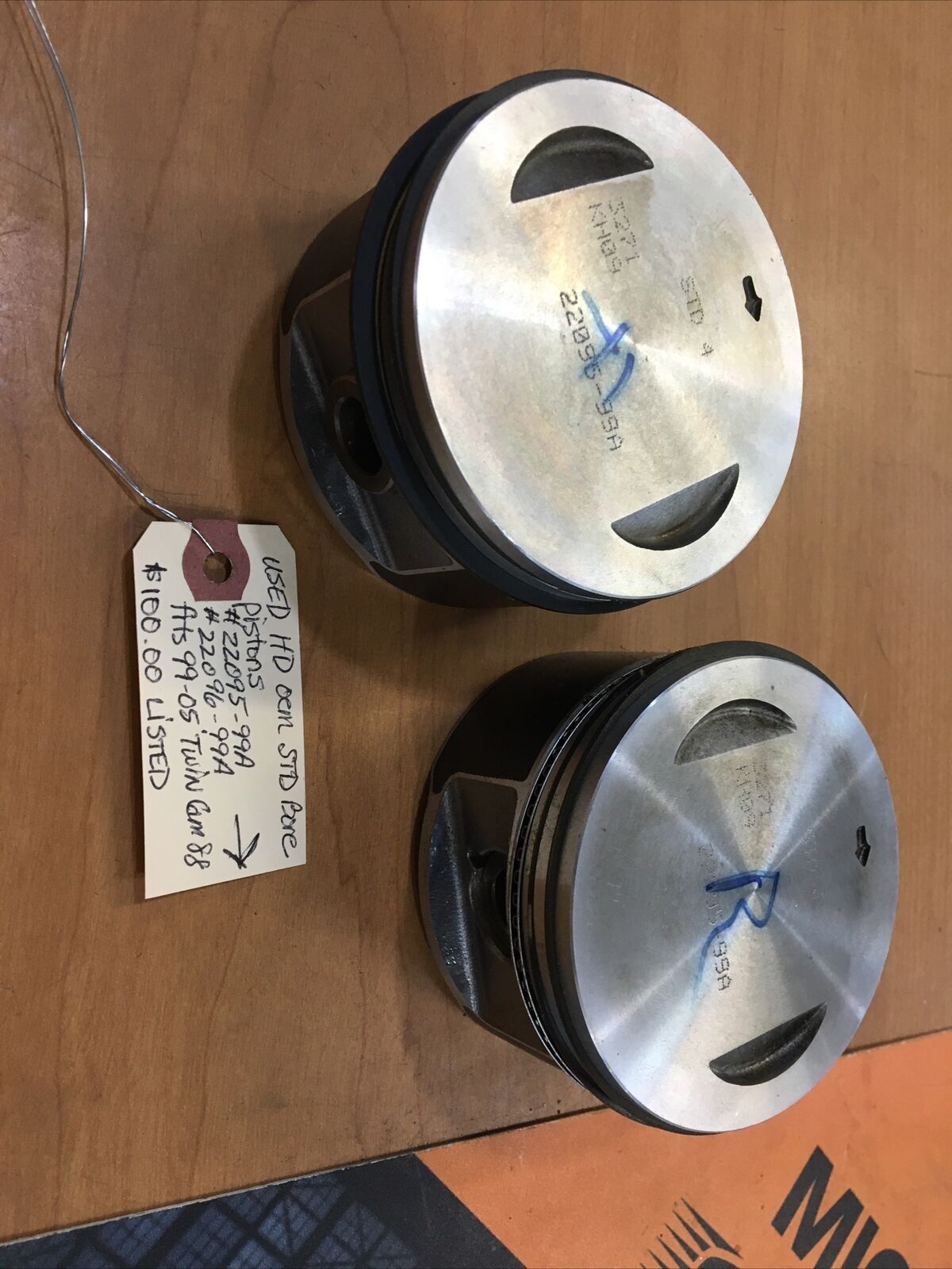 Harley Davidson oem STD bore pistons #22095-99A/22096-99A