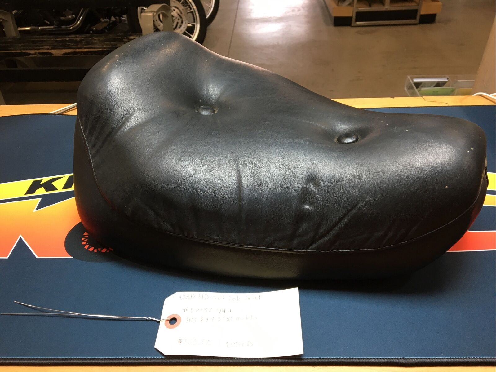 Harley Davidson oem Solo Seat #52132-94A