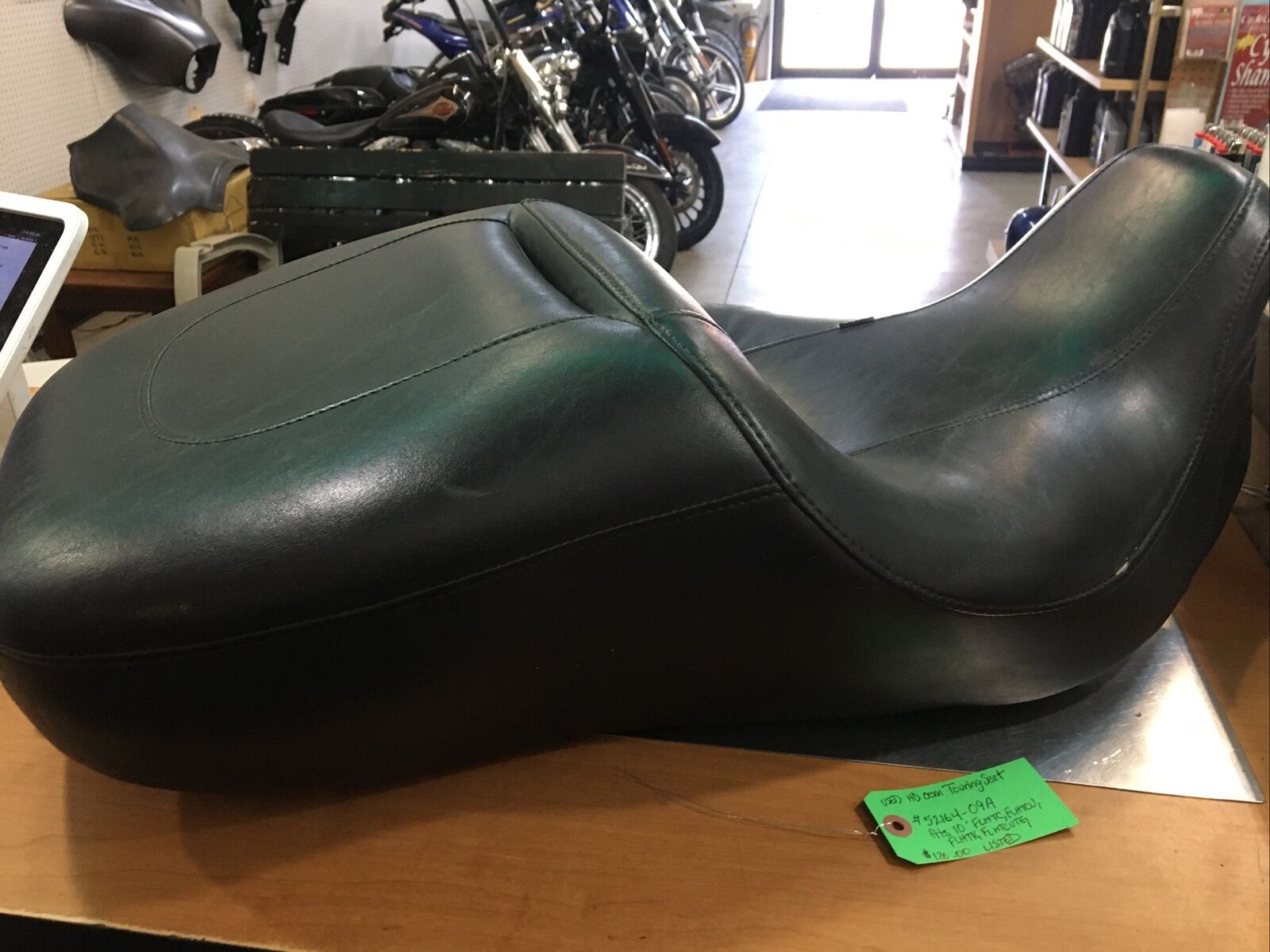 Harley Davidson oem Touring Seat #52164-10