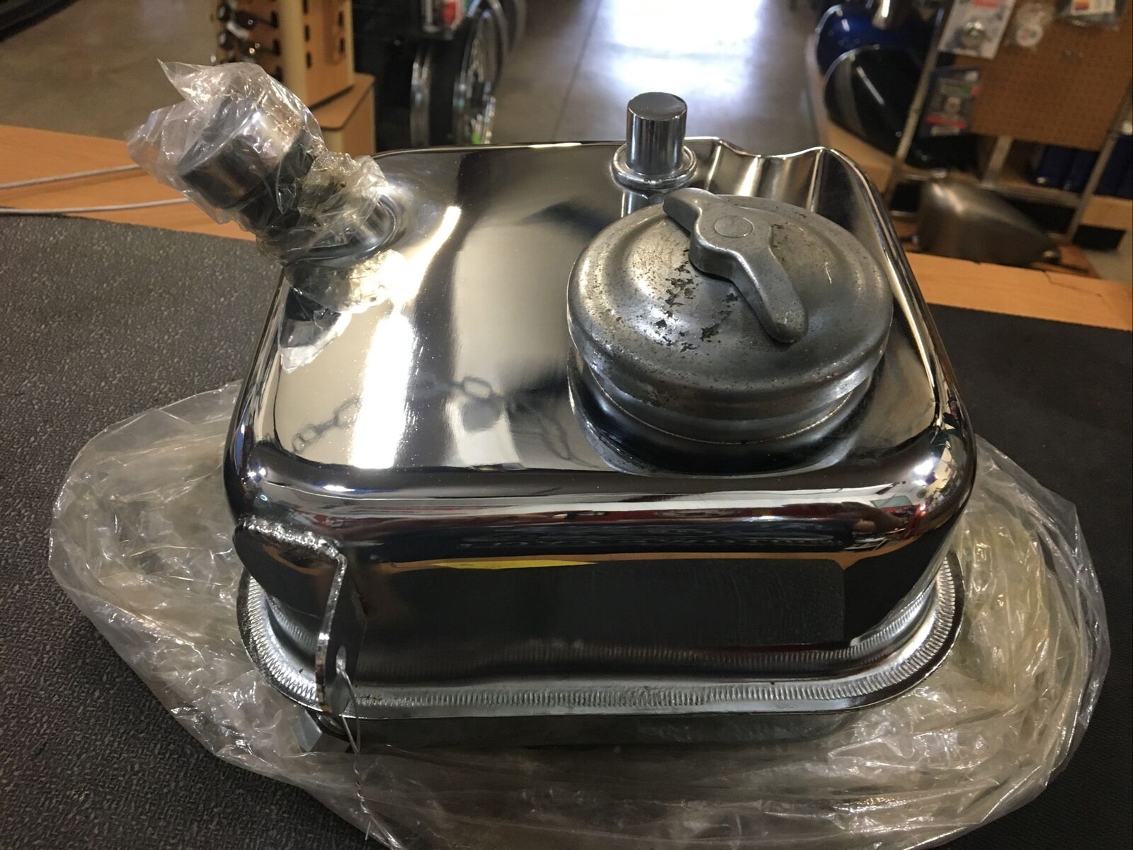 Harley Davidson chrome oil tank #62483-81