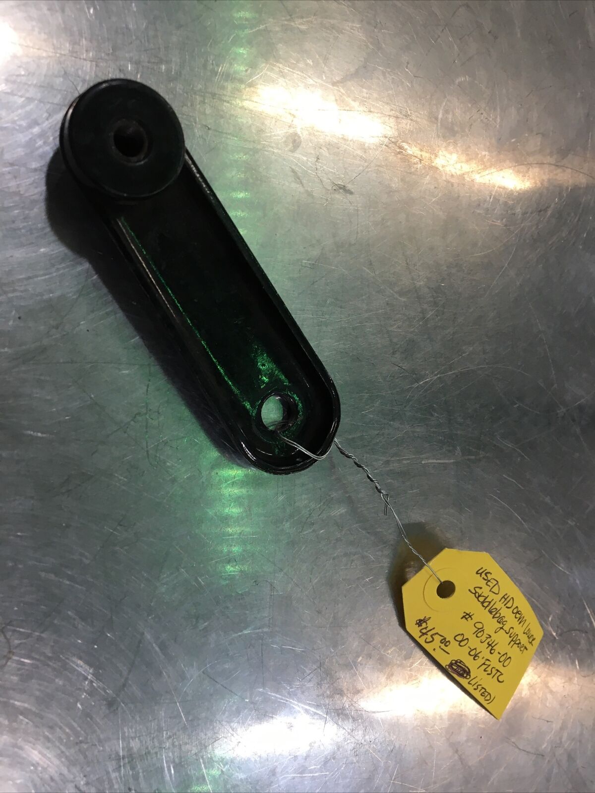 Harley Davidson oem Lower Saddlebag Support #90346-00