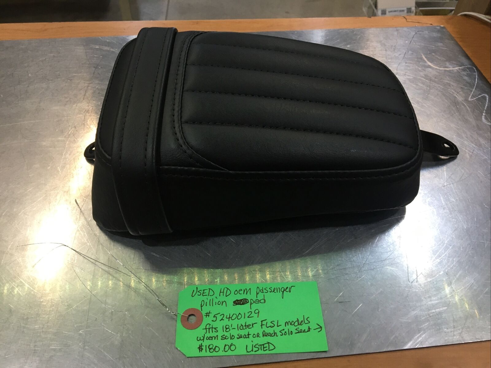 Harley Davidson oem Passenger Pillion Pad #52400129