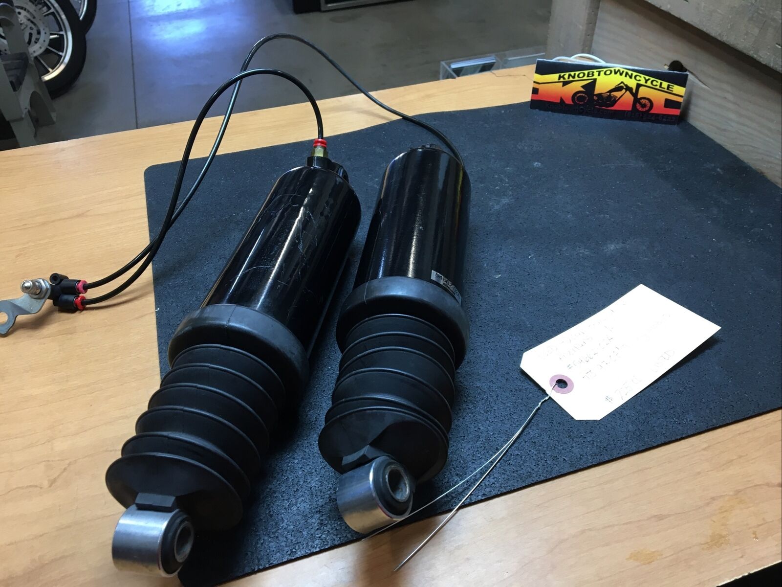 Harley Davidson oem Rear Shock Absorbers 12” #54662-02A