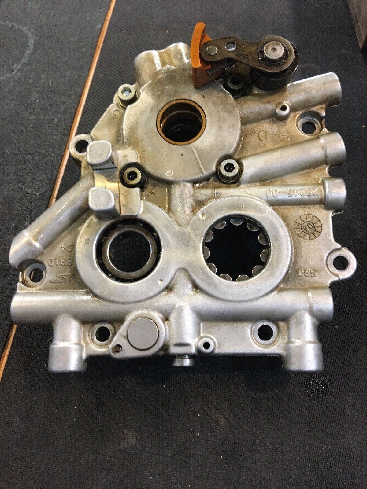 Harley Davidson OEM Camshaft Plate And Oil Pump #25245-00