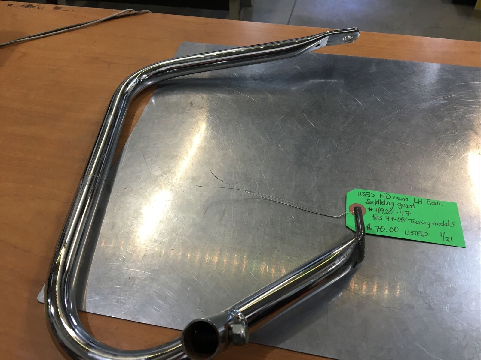 Harley Davidson oem LH Rear Saddlebag Guard #49201-97