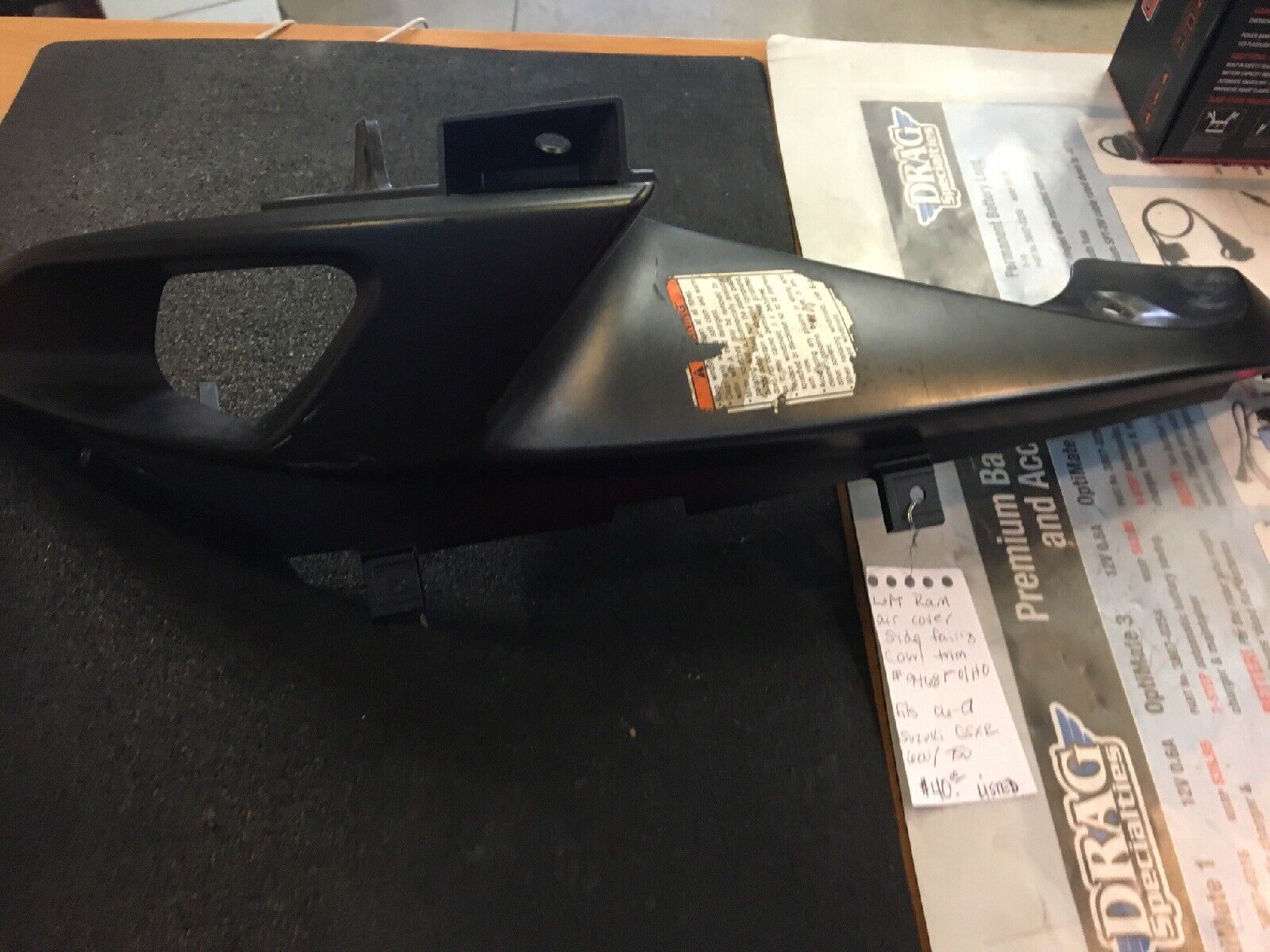 Suzuki GSXR600/750 Left Side Fairing Cowl Trim #94681-01H0