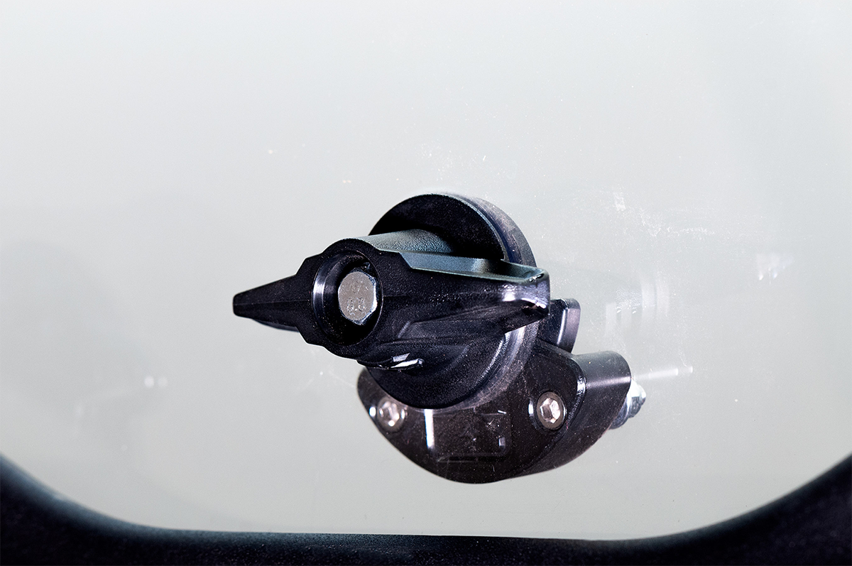 SEIZMIK FOLDING REAR WINDSHEILD - Image 4