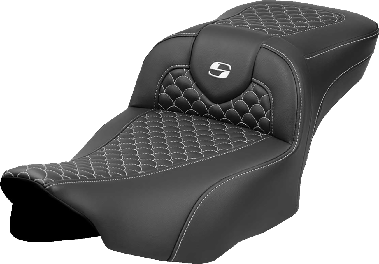 SADDLEMEN Roadsofa™ Extended Reach Seat - Dragon Scale Stitch - White Stitch - w/o Backrest - FLT/FLH '23-'24