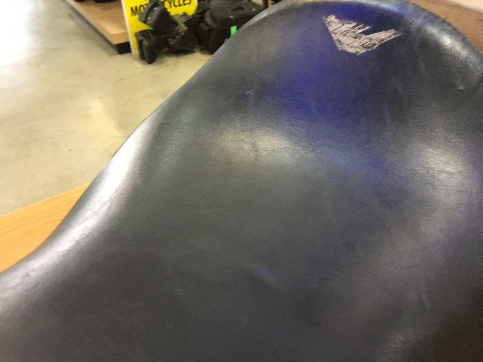 Harley Davidson oem Road King Studded Seat #52280-97A