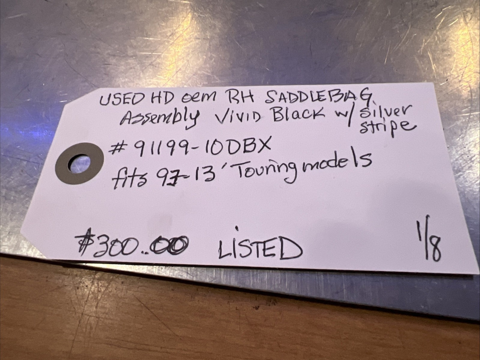 Harley Davidson oem RH Saddlebag Assembly Vivid Black