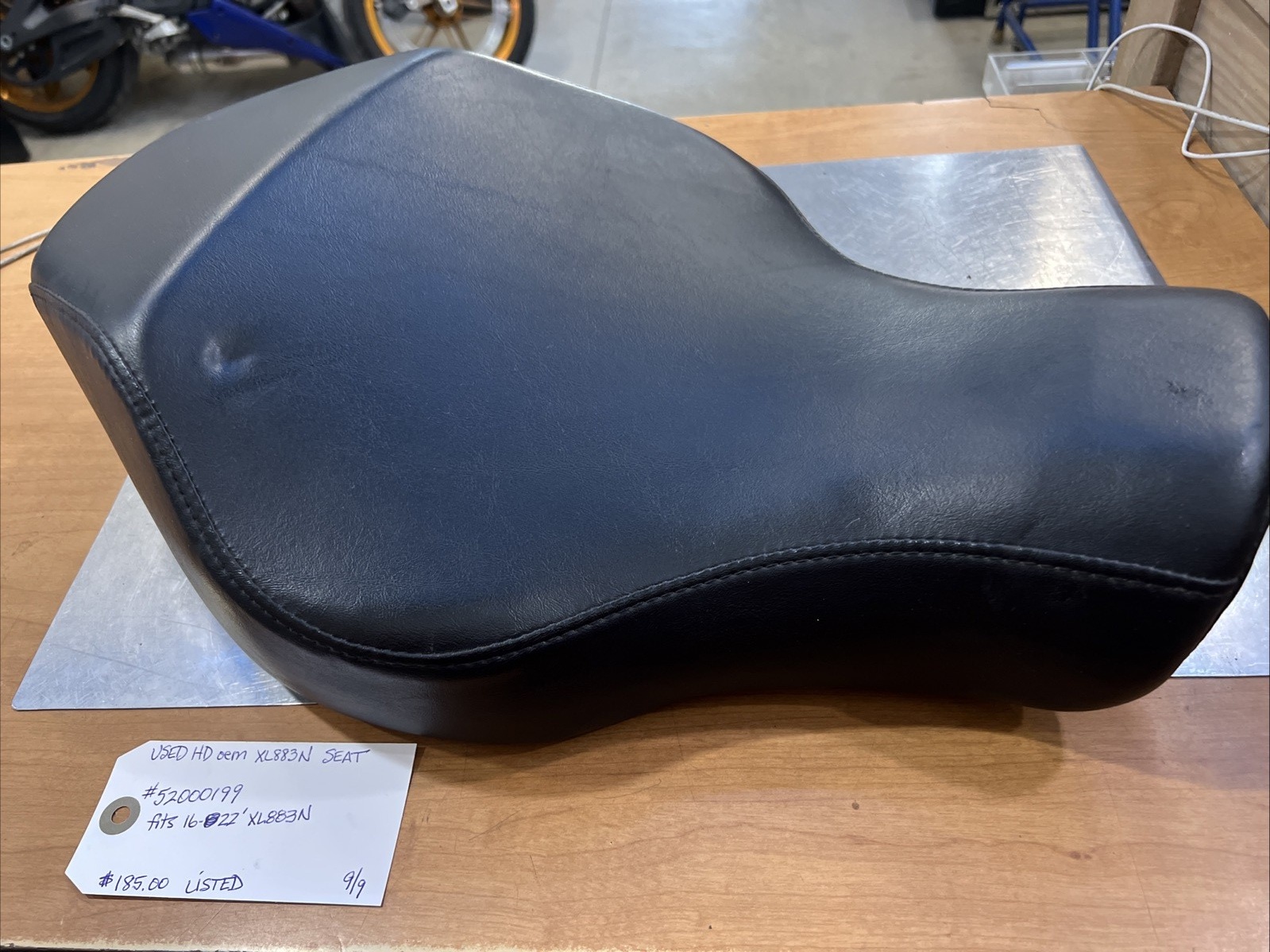 Harley Davidson oem XL883N Seat #52000199 | Knobtown Cycle