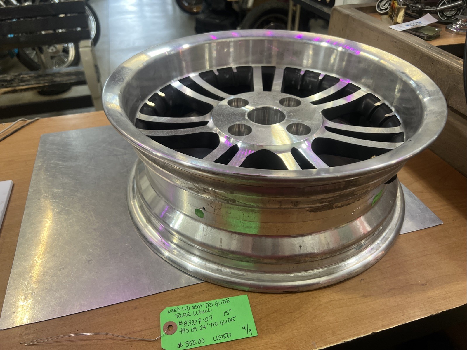 Harley Davidson oem TRI-Glide Rear Wheel #83327-09