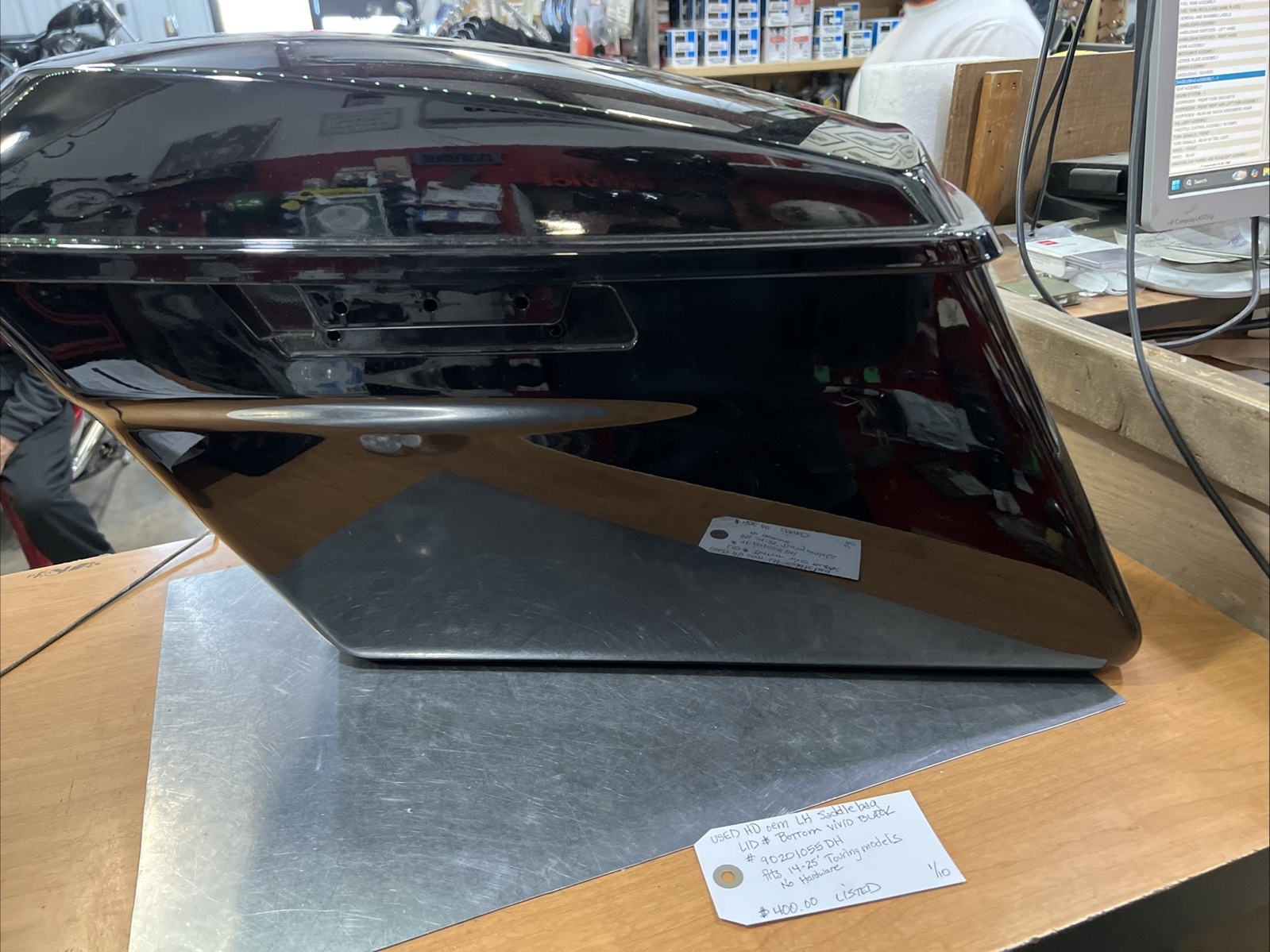 Harley Davidson oem LH Saddlebag Lid & Bottom #90201055DH