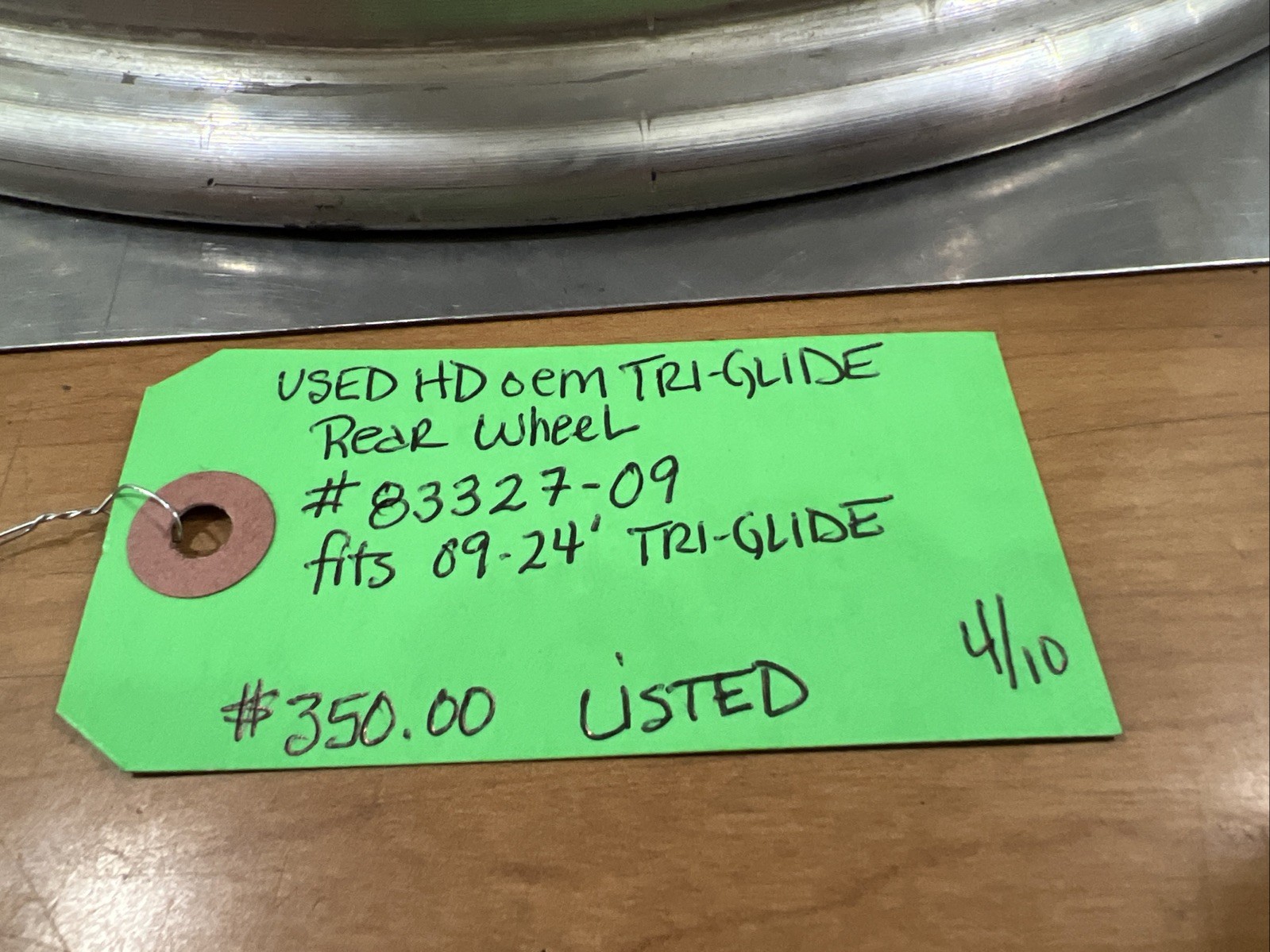 Harley Davidson oem Tri-Glide Rear Wheel #83327-09