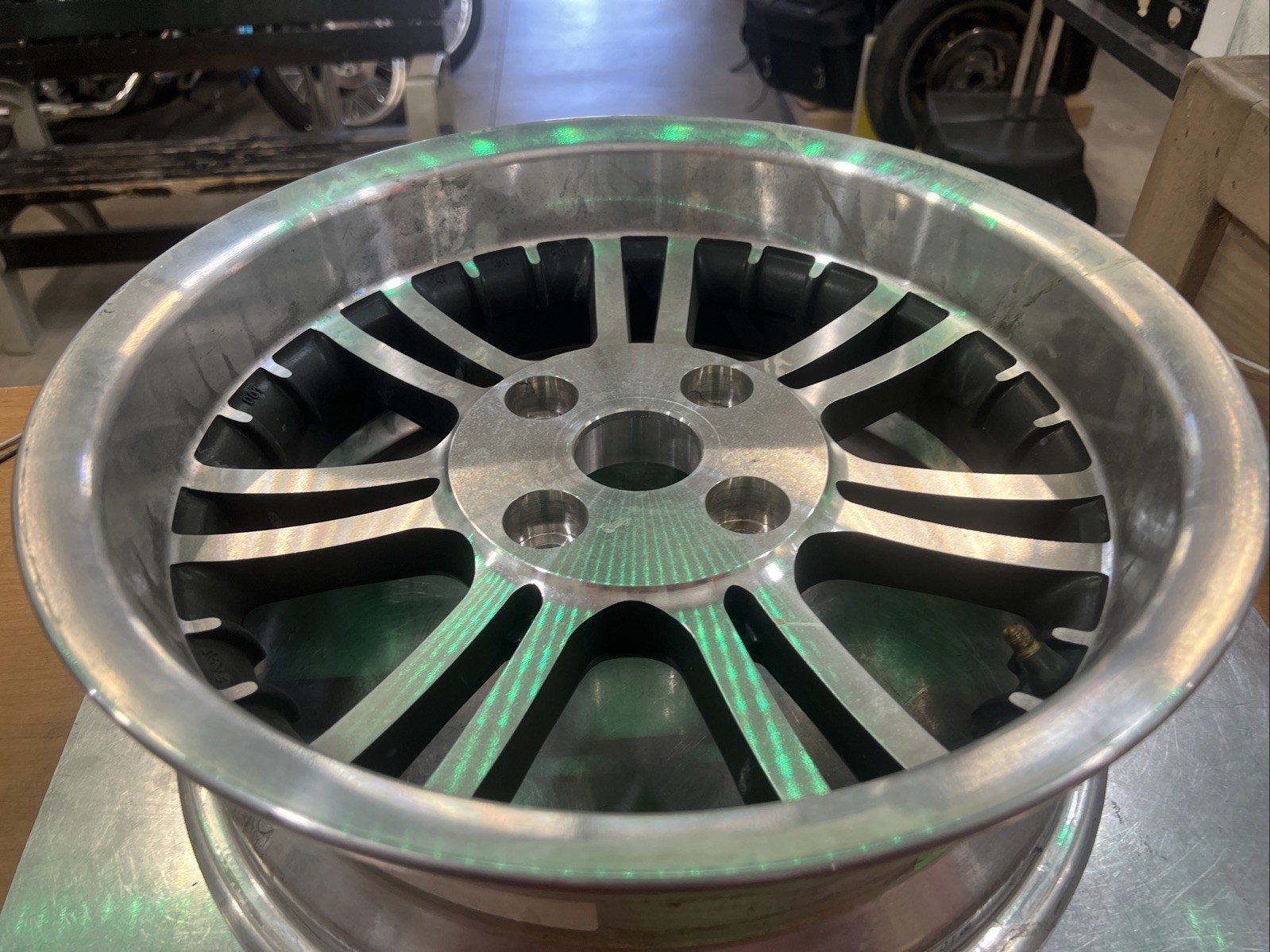 Harley Davidson oem Tri-Glide Rear Wheel #83327-09