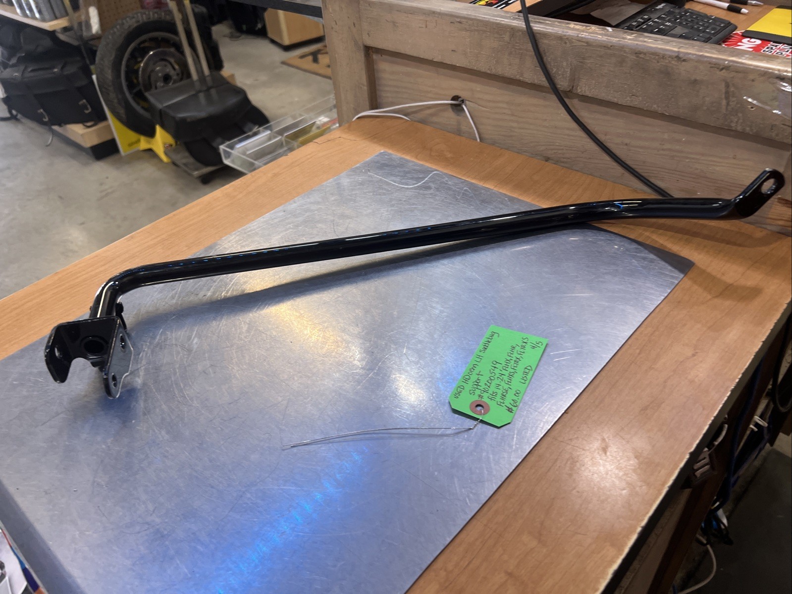 Harley Davidson oem Saddlebag Support #90200549