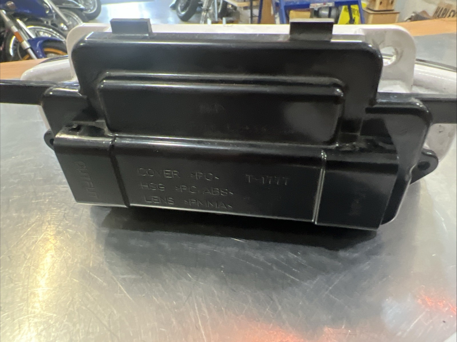 Harley Davidson oem Rear Fender Tip Light Assembly #59600008