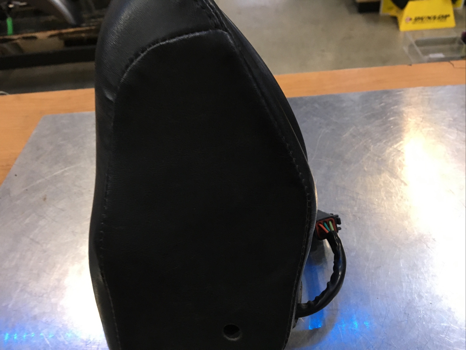 Harley Davidson oem RH Tour-Pak Speaker Box #76304-98