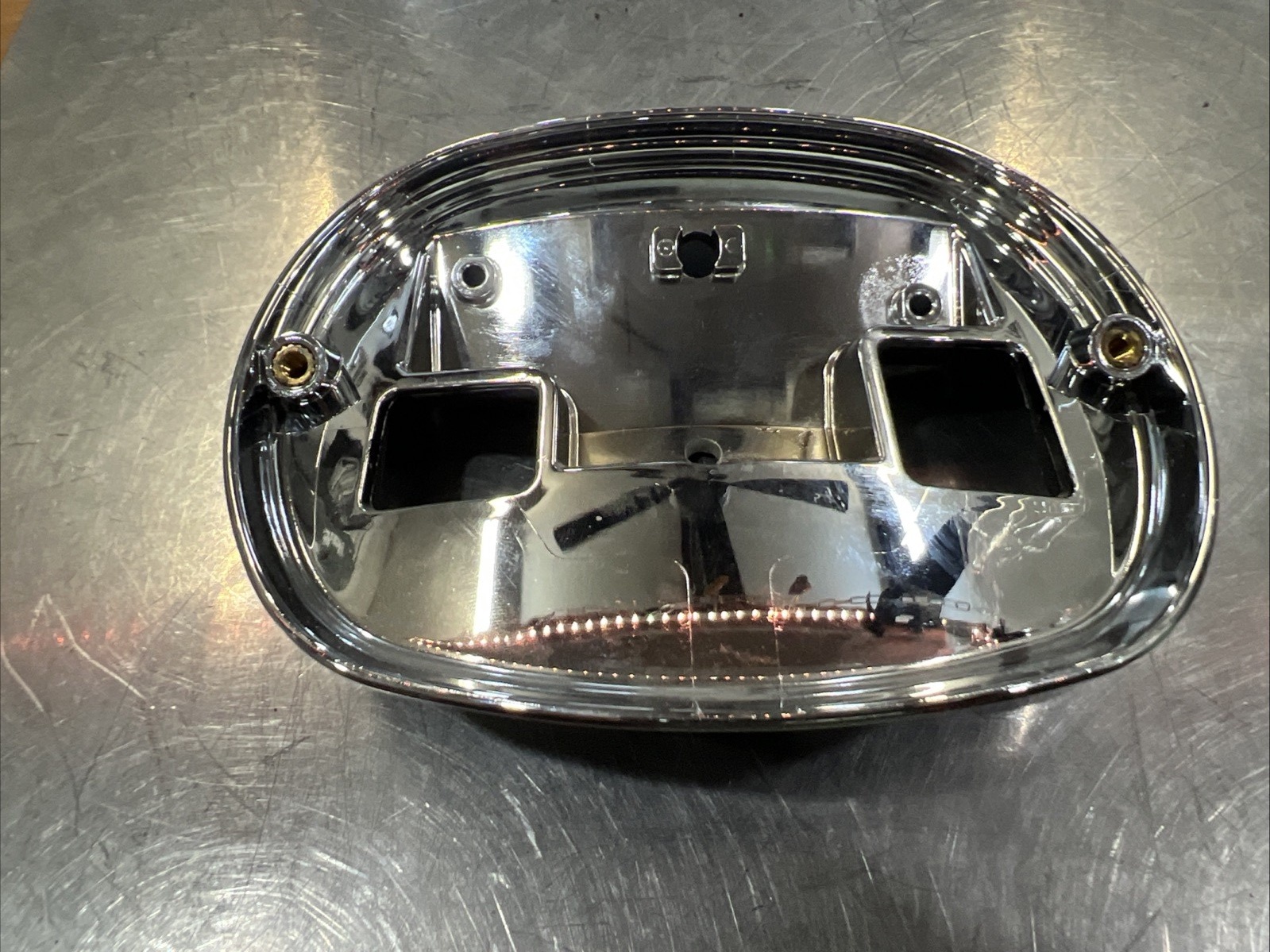 Harley Davidson oem Taillight Base Chrome #68066-99A