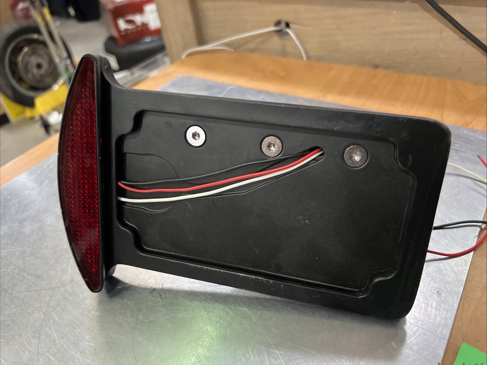 Black Vertical Side Mount License Plate Bracket Taillight