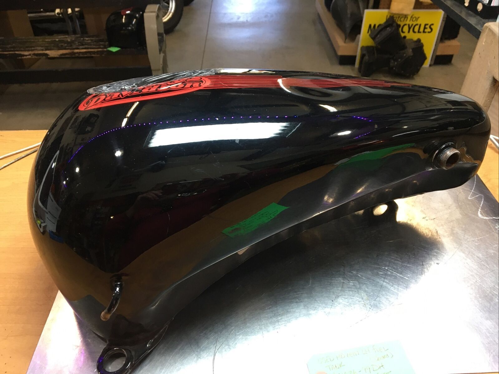 Harley Davidson oem LH Fuel Tank #61826-99DH