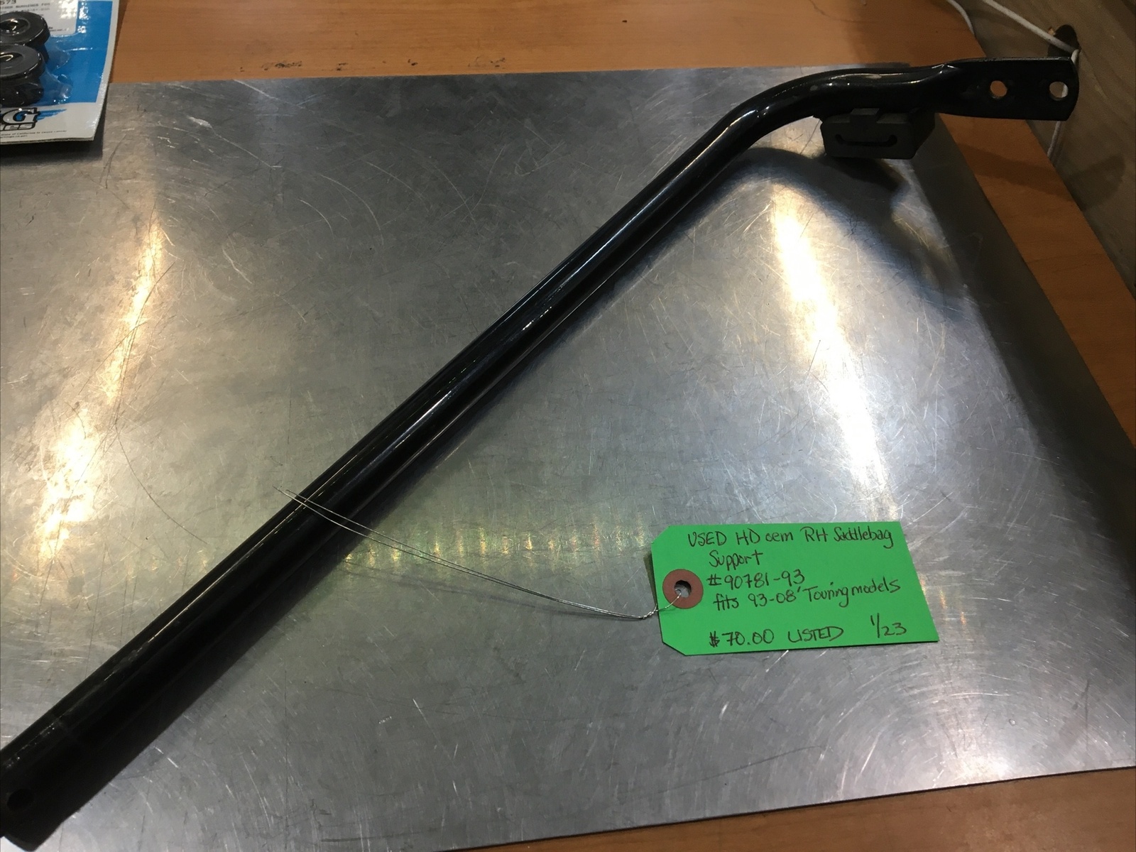 Harley Davidson oem RH Saddlebag Support #90781-93