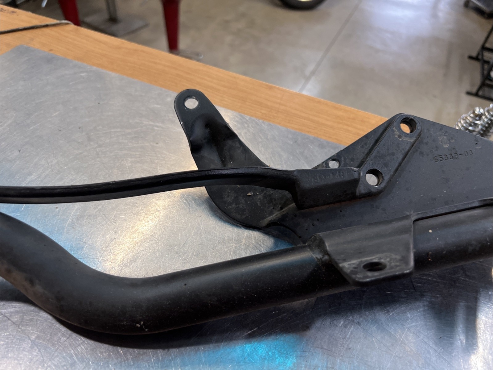 Harley Davidson oem Muffler Interconnect Support Bracket