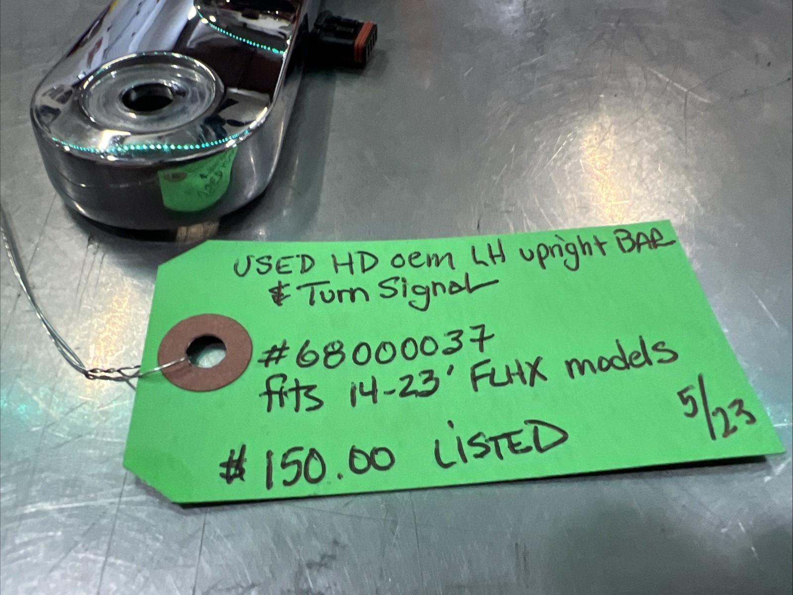 Harley Davidson oem LH Upright Bar & Turn Signal #68000037