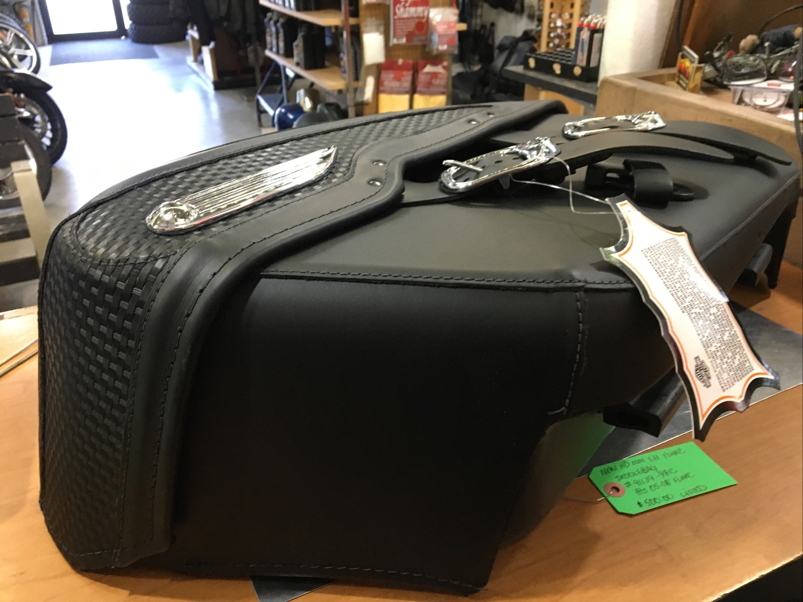 Harley Davidson oem LH FLHRC Saddlebag #91139-98C