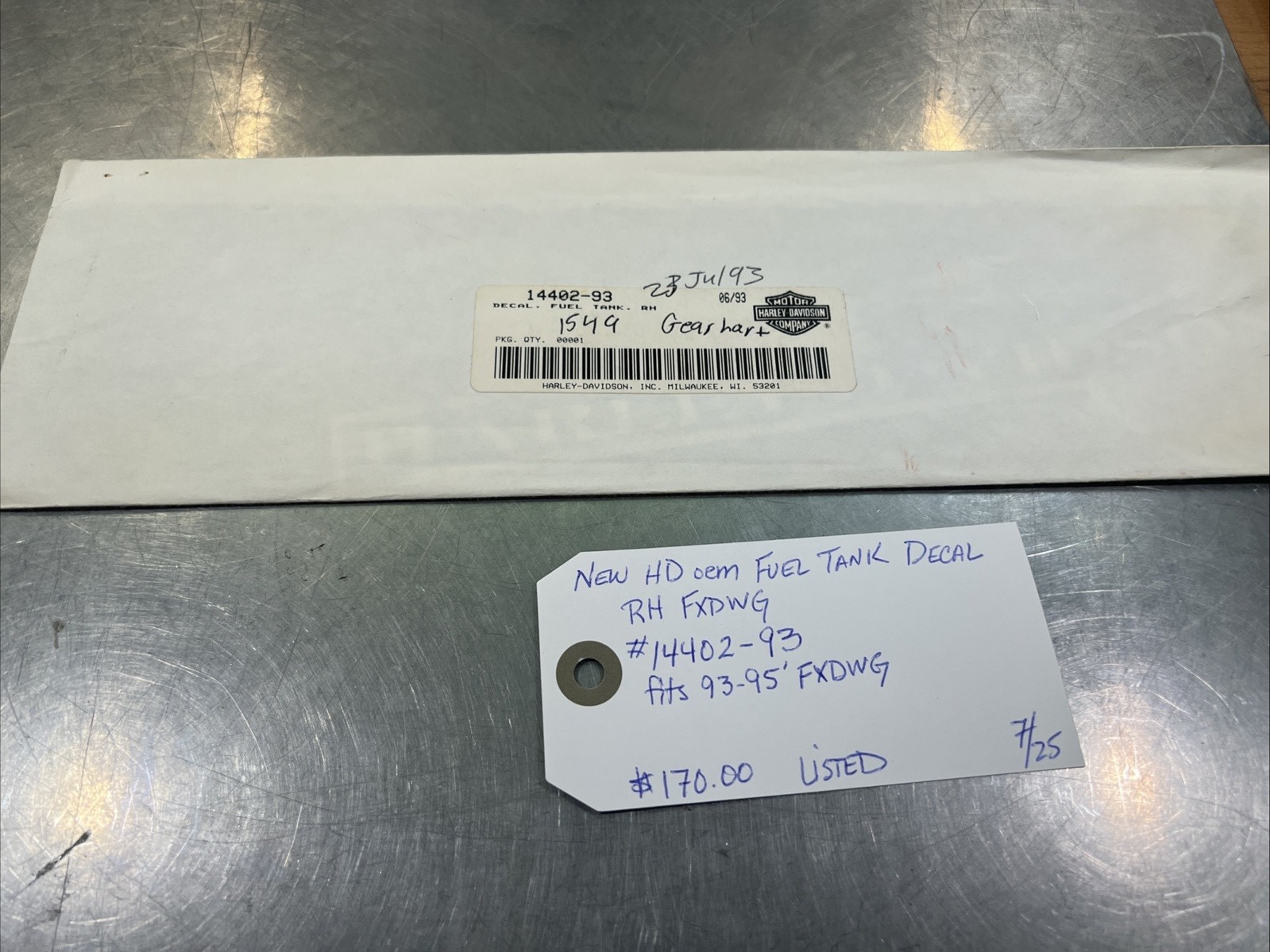 Harley Davidson oem Fuel Tank Decal RH FXDWG #14402-93